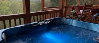 Great Views -"Lazy Bear Inn"   