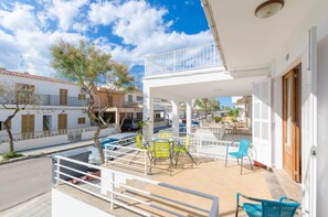 Outdoor dining - YourHouse Can Miquel, vacation house in Can Picafort, near the beach (Can Picafort)