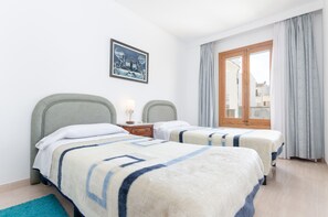 3 bedrooms, iron/ironing board, travel cot, free WiFi - YourHouse Can Miquel, vacation house in Can Picafort, near the beach (Can Picafort)