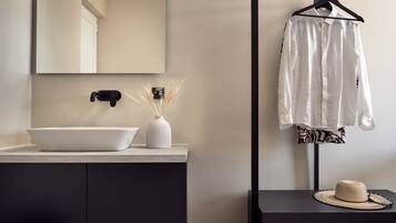 Caja de seguridad en la habitación y decoración personalizada