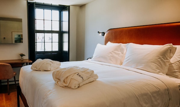 Charm Room with City View | Minibar, in-room safe, desk, laptop workspace