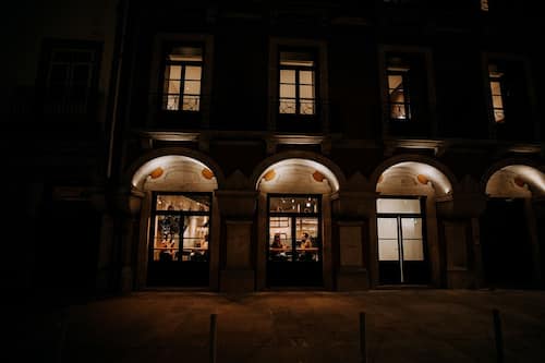 Facciata della struttura - sera/notte