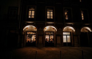 Front of property - evening/night - Exmo Hotel by Olivia (Porto)