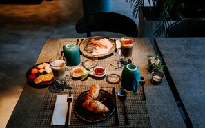 Daily buffet breakfast for a fee - Exmo Hotel by Olivia (Porto)