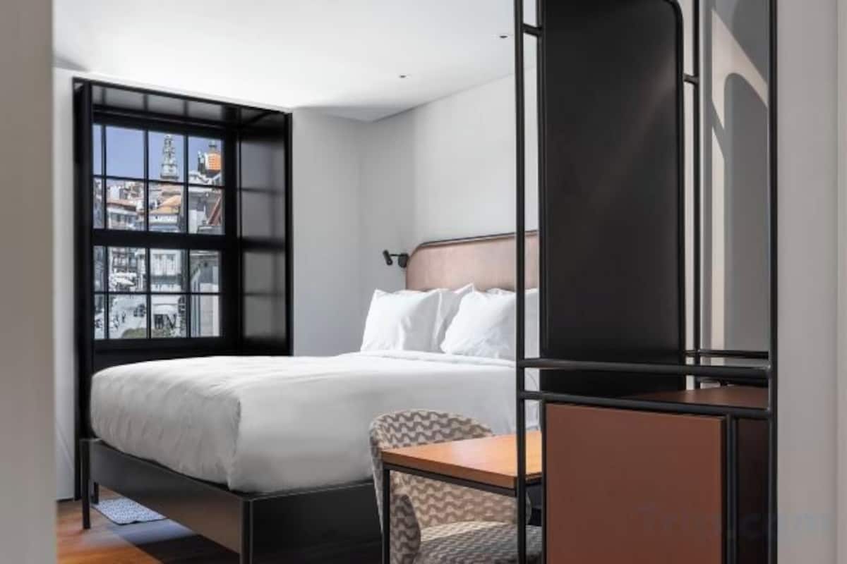 Charm Room With City View
