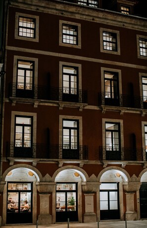 Façade de l’hébergement - soirée/nuit