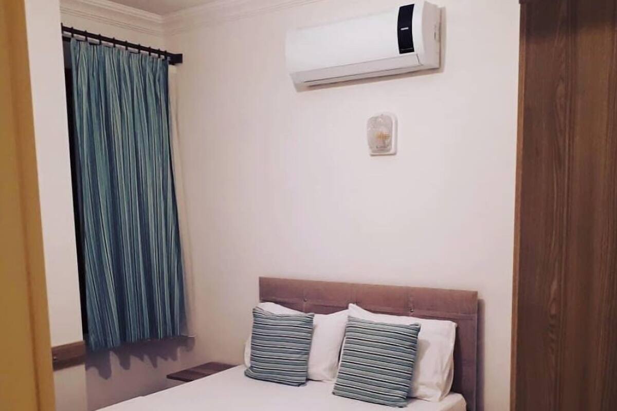 1 bedroom, desk, iron/ironing board (on request), WiFi (free)