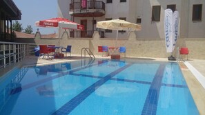 Seasonal outdoor pool, pool umbrellas, pool loungers - Can Apart Akyaka (Ula)