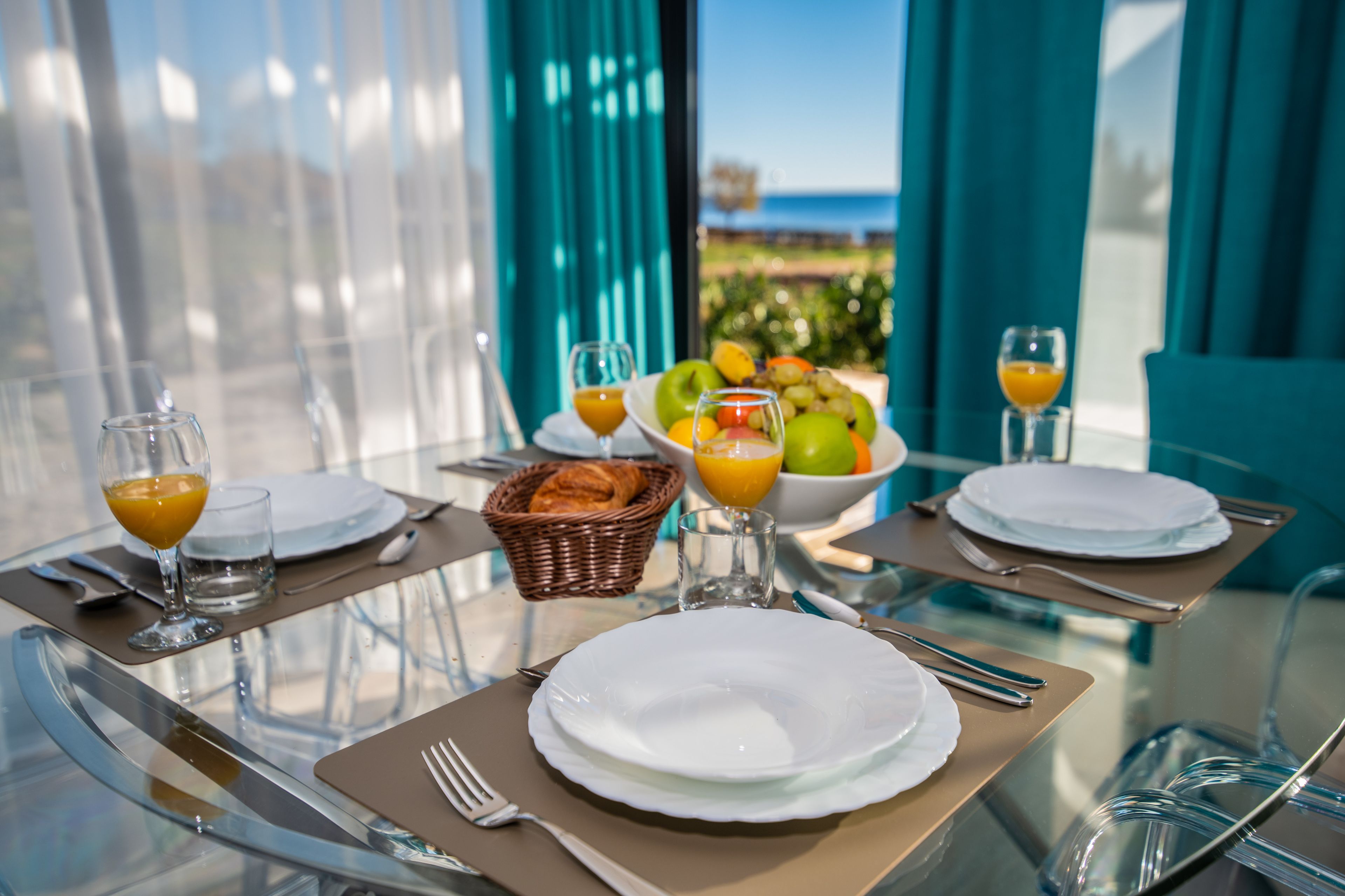 Camping villa first row to the sea | In-room dining