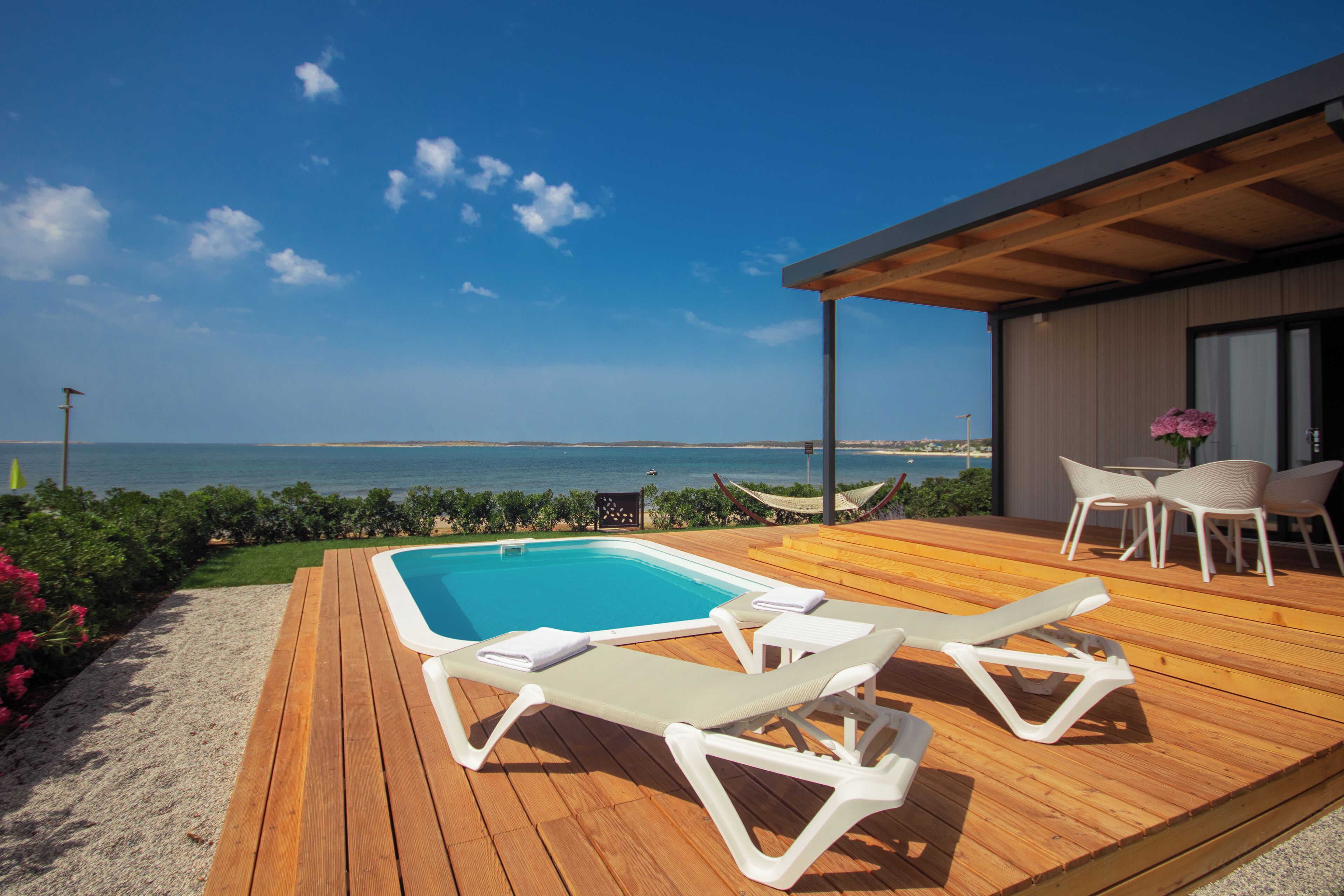 Deluxe Camping Villa With Private Pool - first row to the sea | Eigener Pool