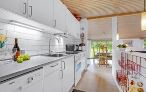Réfrigérateur, micro-ondes, plaque de cuisson, lave-vaisselle