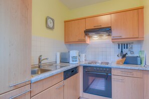 Kühlschrank, Mikrowelle, Ofen, Geschirrspüler