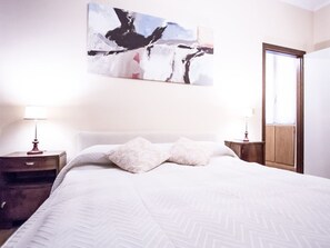 家庭客房, 1 張加大雙人床及 1 張梳化床 (Private External Bathroom) | 1 間睡房、埃及棉床單、高級寢具、獨特設計