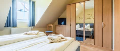 2 bedrooms, in-room safe, travel cot, WiFi