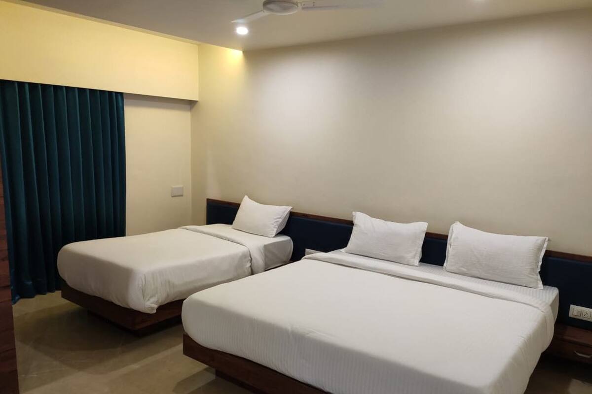 Deluxe Triple Room | 1 bedroom, desk, WiFi (free)