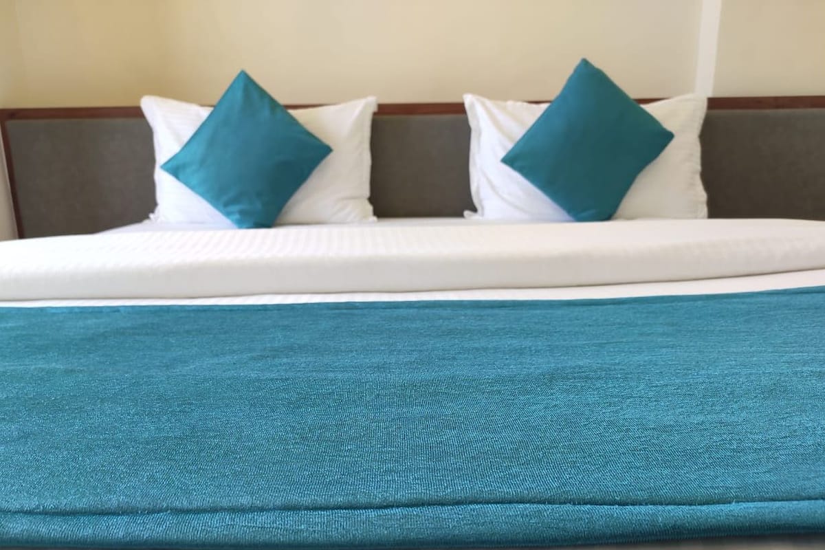 Deluxe Double Room, City View | 1 bedroom, desk, WiFi (free)