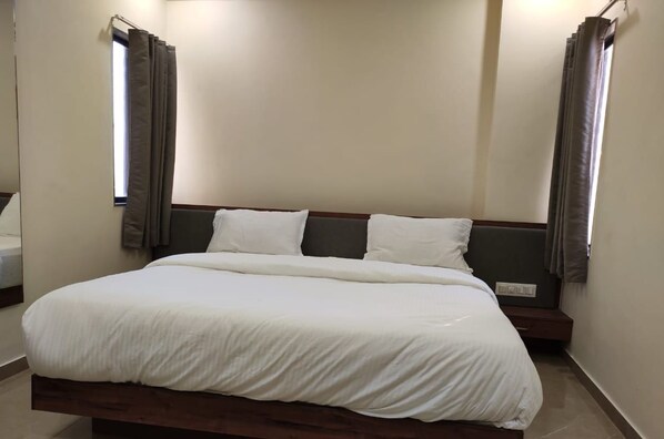 Chambre triple Deluxe | 1 chambre, bureau, accès au Wi-Fi (inclus)