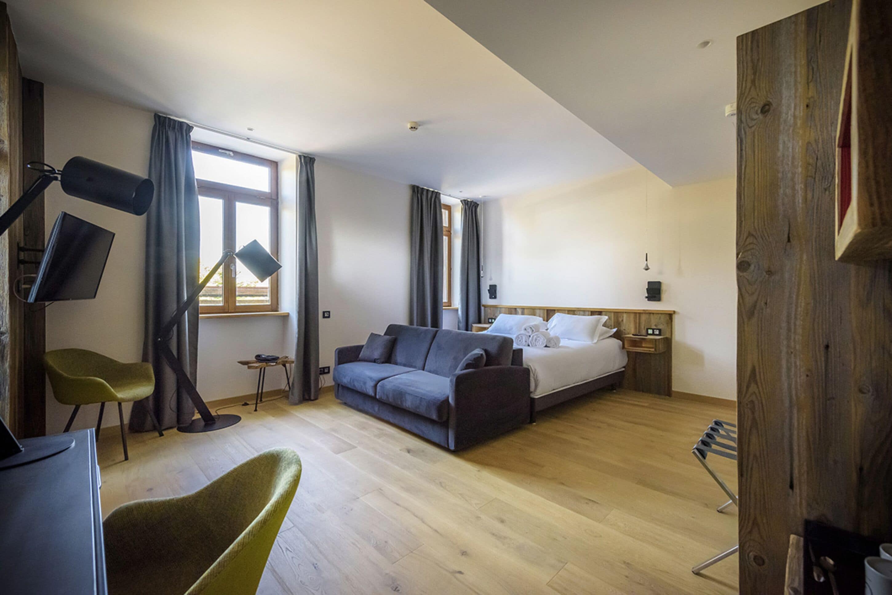 junior suite, courtyard view | hypo-allergenic bedding, pillow-top beds, minibar, in-room safe