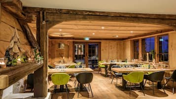 Serveert lunch en diner, Franse gerechten