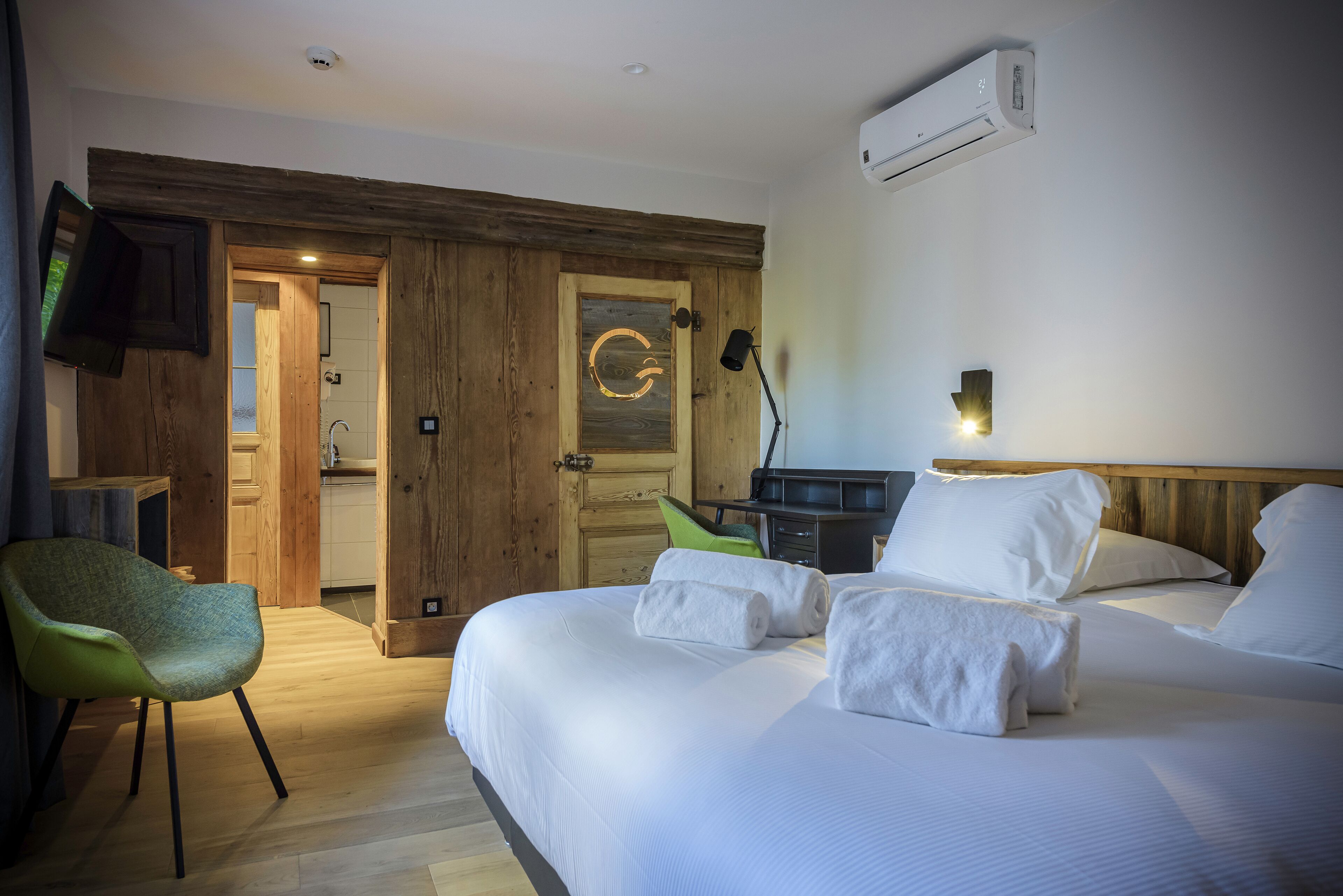 deluxe double or twin room, courtyard view | view from room