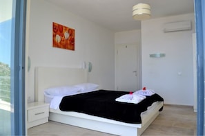 Vila, vários quartos | 7 quartos, escrivaninha, Wi-Fi de cortesia