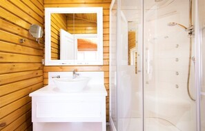 Villa | Badezimmer | Dusche