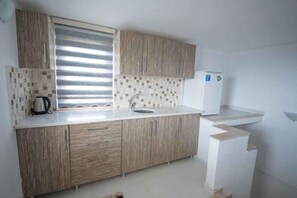 Villa | Cocineta privada | Refrigerador con congelador, horno, parrilla de estufa y lavavajillas