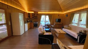 CANARIO FAMILY BUNGALOW HOUSE | Privat køkken | Minikøleskab, højstol