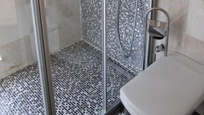 Villa | Bathroom | Shower, rainfall showerhead - Villa Hillside 3 by Villalarim.com (Kas)