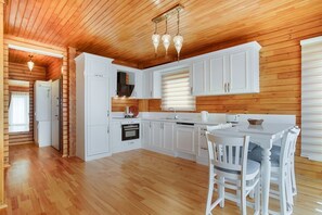 Villa | Private kitchen | Oven, cookware/dishes/utensils - Villa Firuzem by Villalarim.com (Kas)