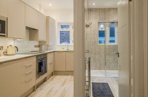 Apartment, 1 Double Bed with Sofa bed | Private kitchen | Fridge, microwave, stovetop, dishwasher - Brondesbury Apartments (London)