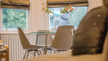 Apartment, 1 Double Bed with Sofa bed | In-room dining