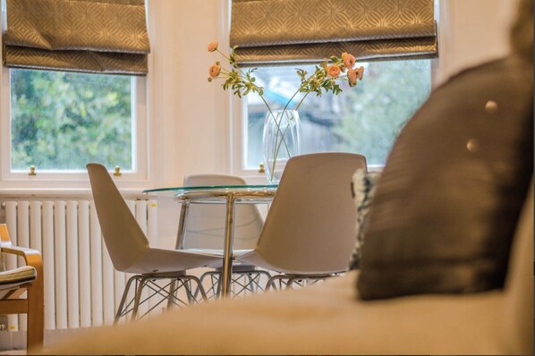 Apartment, 1 Double Bed with Sofa bed | In-room dining - Brondesbury Apartments (London)