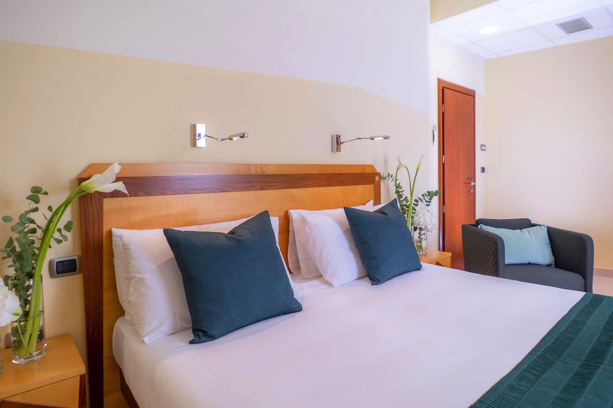Minibar, una cassaforte in camera, tende oscuranti, Wi-Fi gratuito