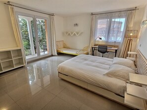 5 bedrooms, desk, iron/ironing board, travel cot - Villa Exotique, Luxueux, Piscine, Calme, Parking (Rognac)