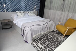 Desk, laptop workspace, blackout drapes, soundproofing - Hotel Cubis (Lendava)