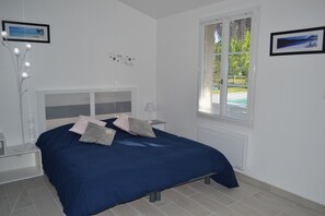 Studio, Ensuite, Pool View (Belle Ile) | 1 bedroom - L'instant Bleu (Marans)