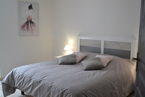 Double Room, Ensuite, River View (Ile De Re) | 1 bedroom - L'instant Bleu (Marans)