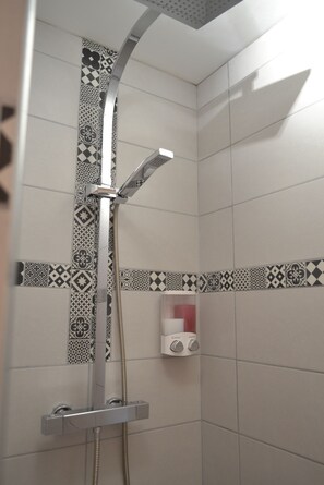 Double Room, Ensuite, River View (Ile De Re) | Bathroom - L'instant Bleu (Marans)