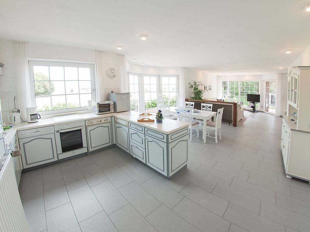 Kjøleskap, mikrobølgeovn, ovn og oppvaskmaskin