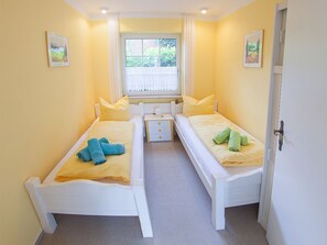 2 bedrooms, iron/ironing board, travel cot, WiFi