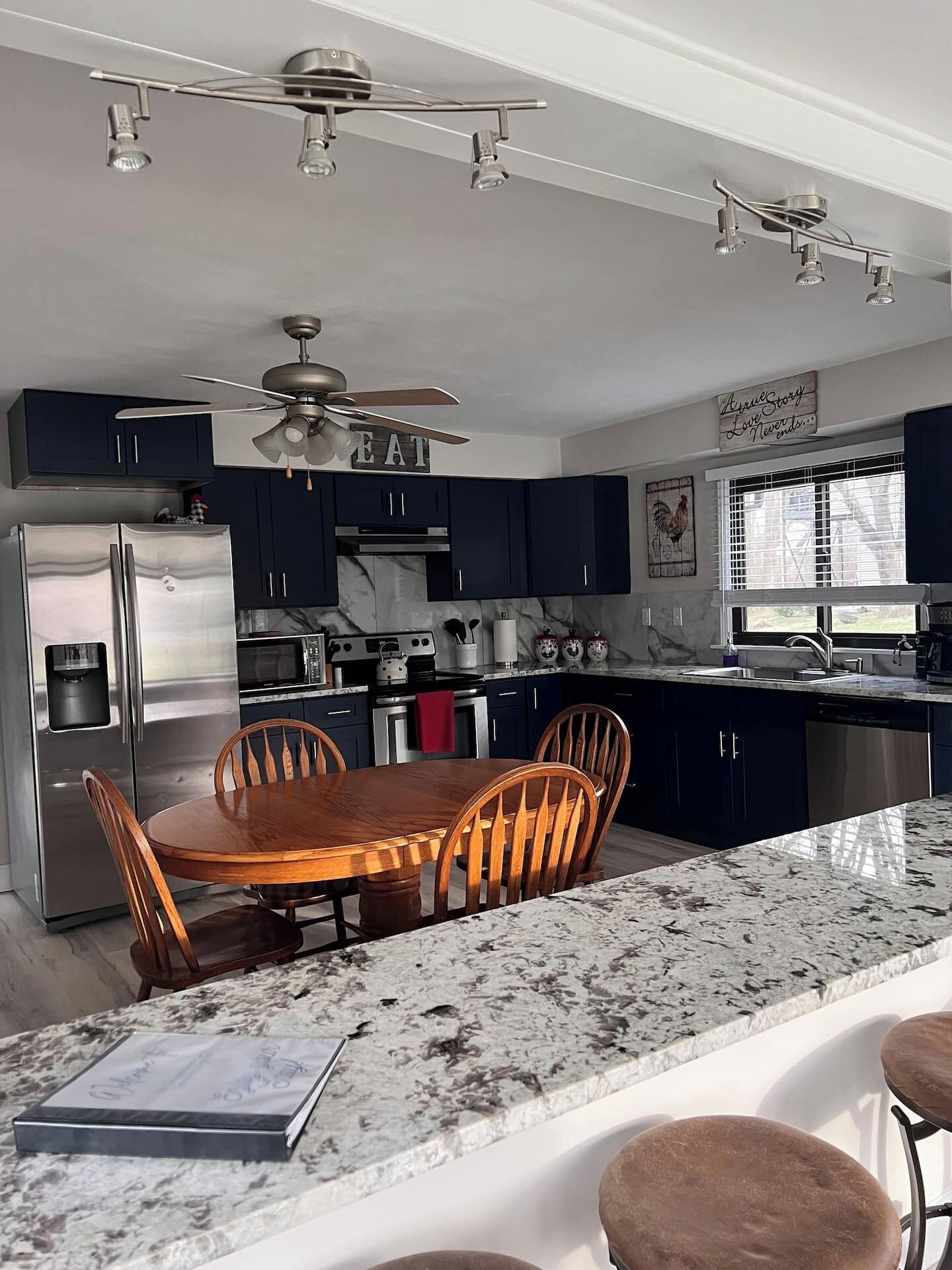 ثلاجة، ميكروويف، فرن، موقد طهي مسطح