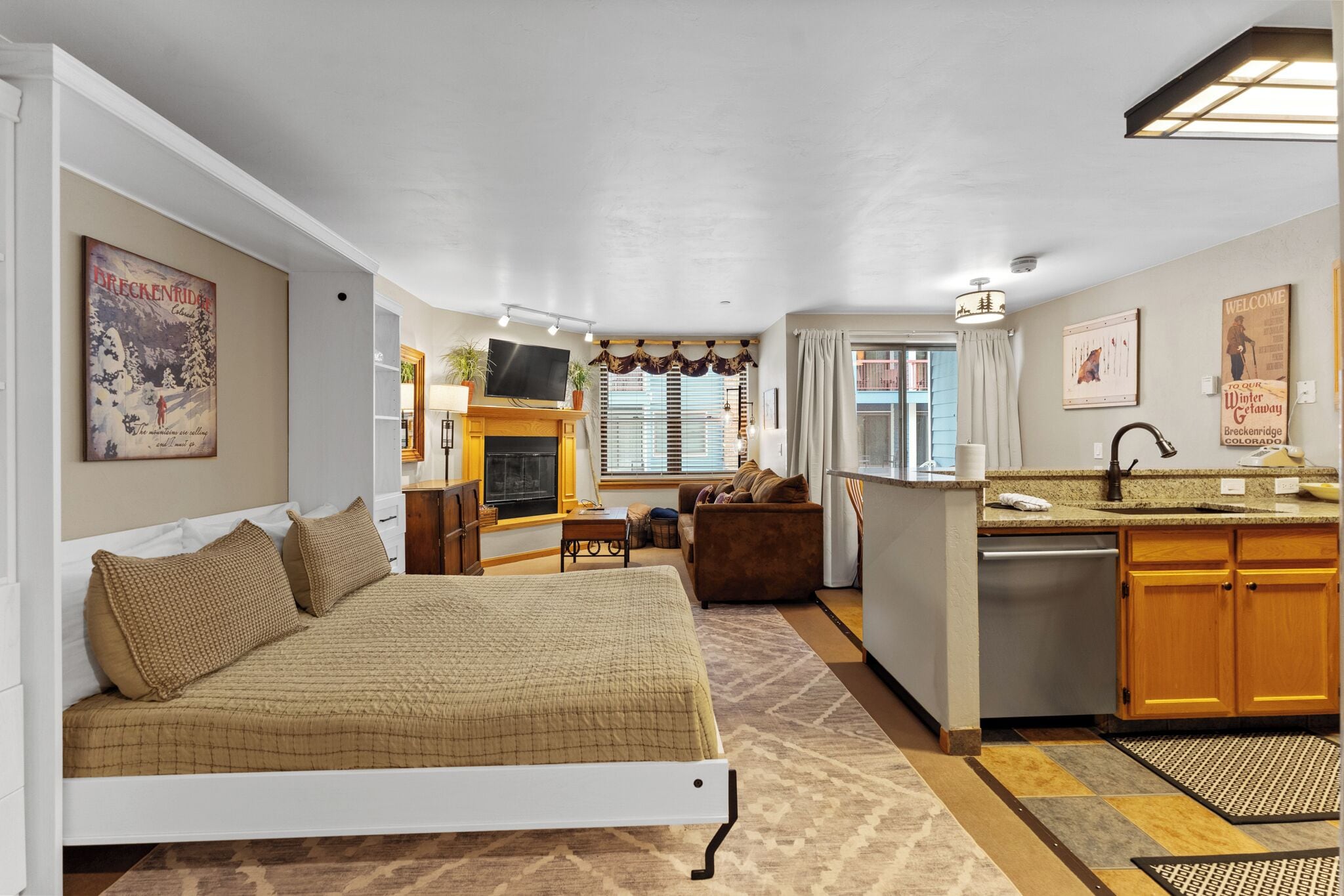 Silitysrauta/-lauta, Wi-Fi, vuodevaatteet