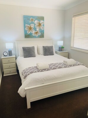 3 soverom, strykejern/-brett, reiseseng for barn og wi-fi (inkludert)