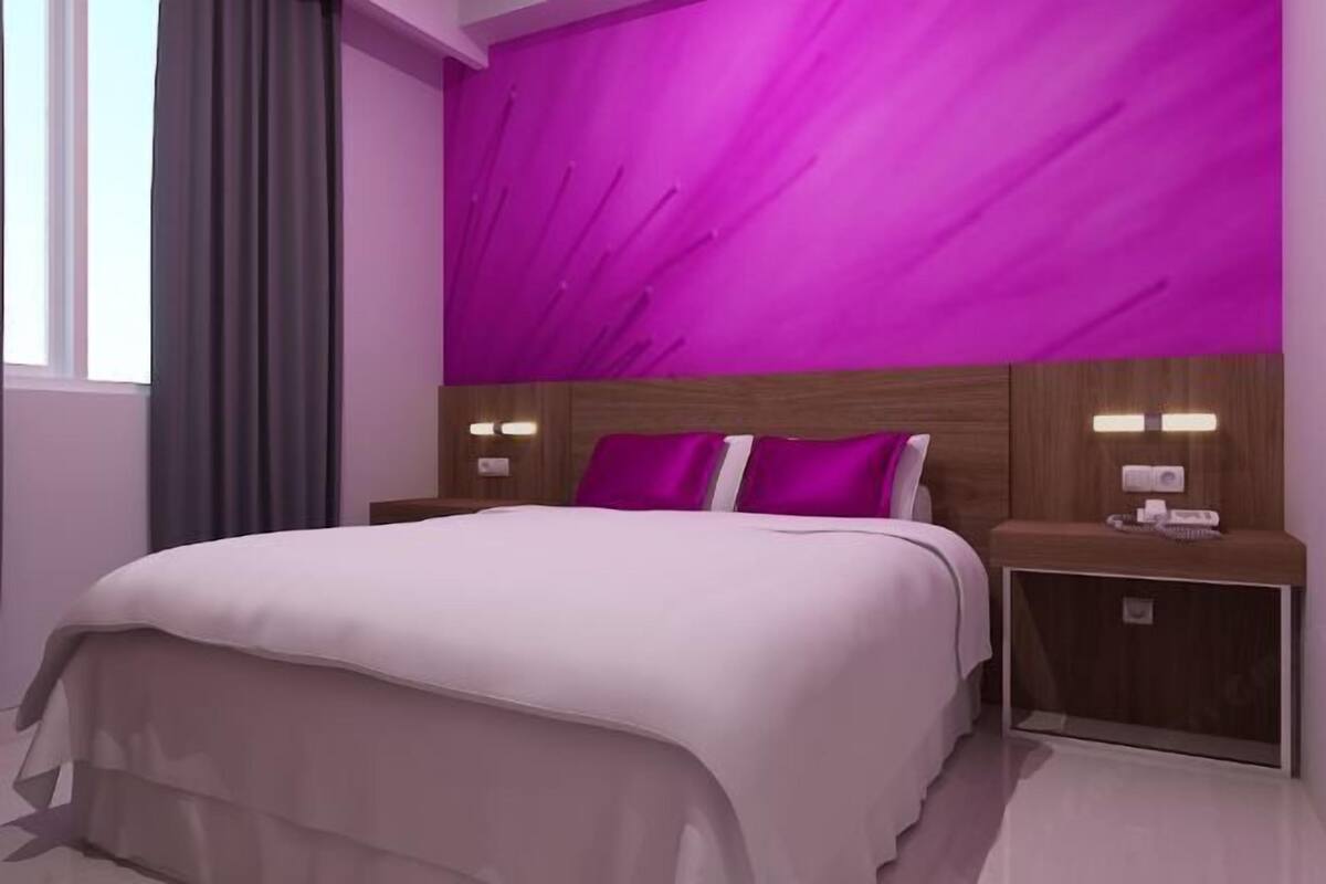 Minibar, in-room safe, desk, bed sheets