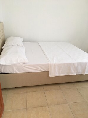 Apartment, 1 Bedroom | 1 bedroom, desk, free WiFi