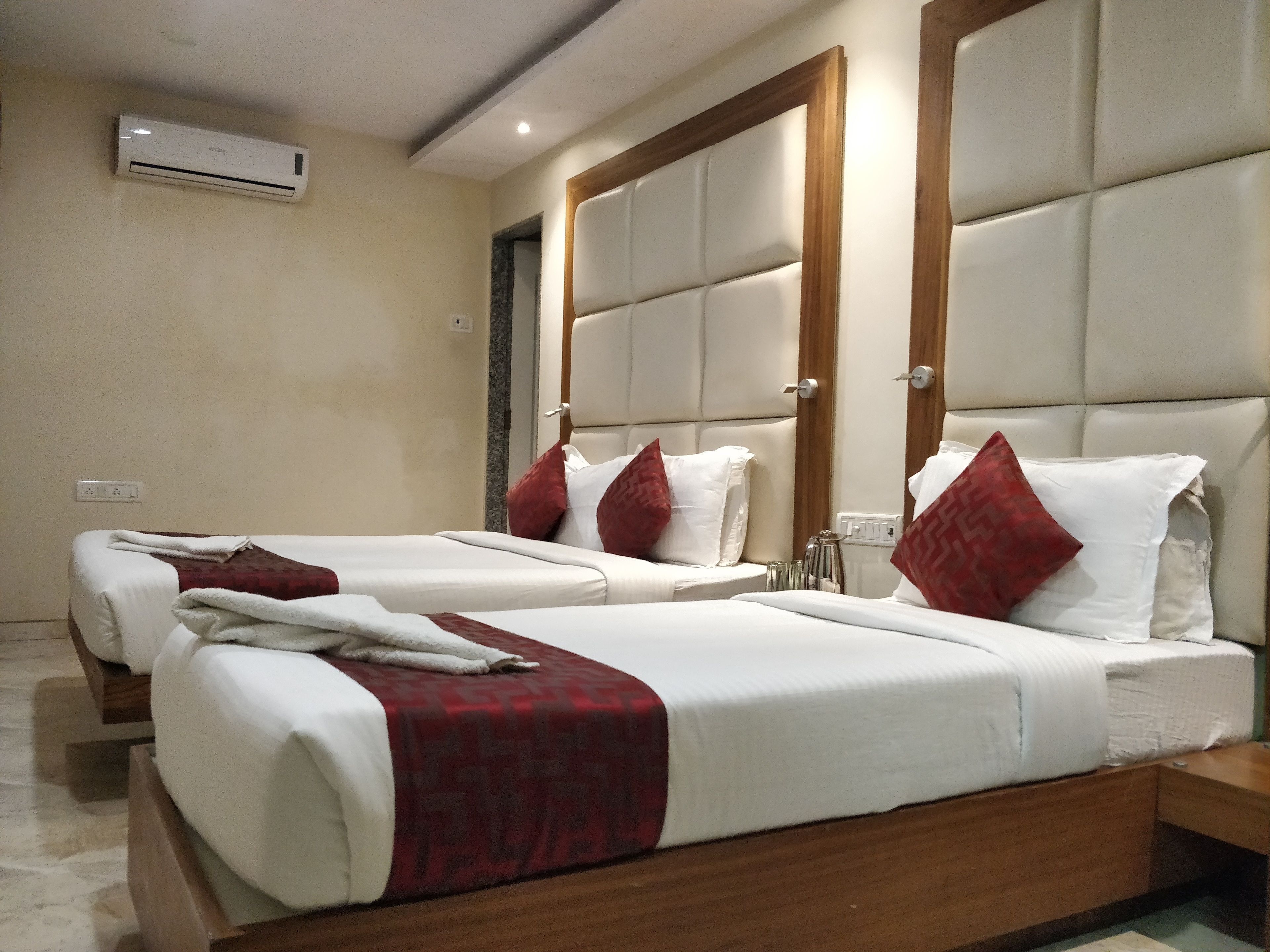 In-room safe, individually furnished, desk, soundproofing