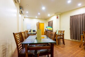 Restaurant - Hotel Apex International (Mumbai)