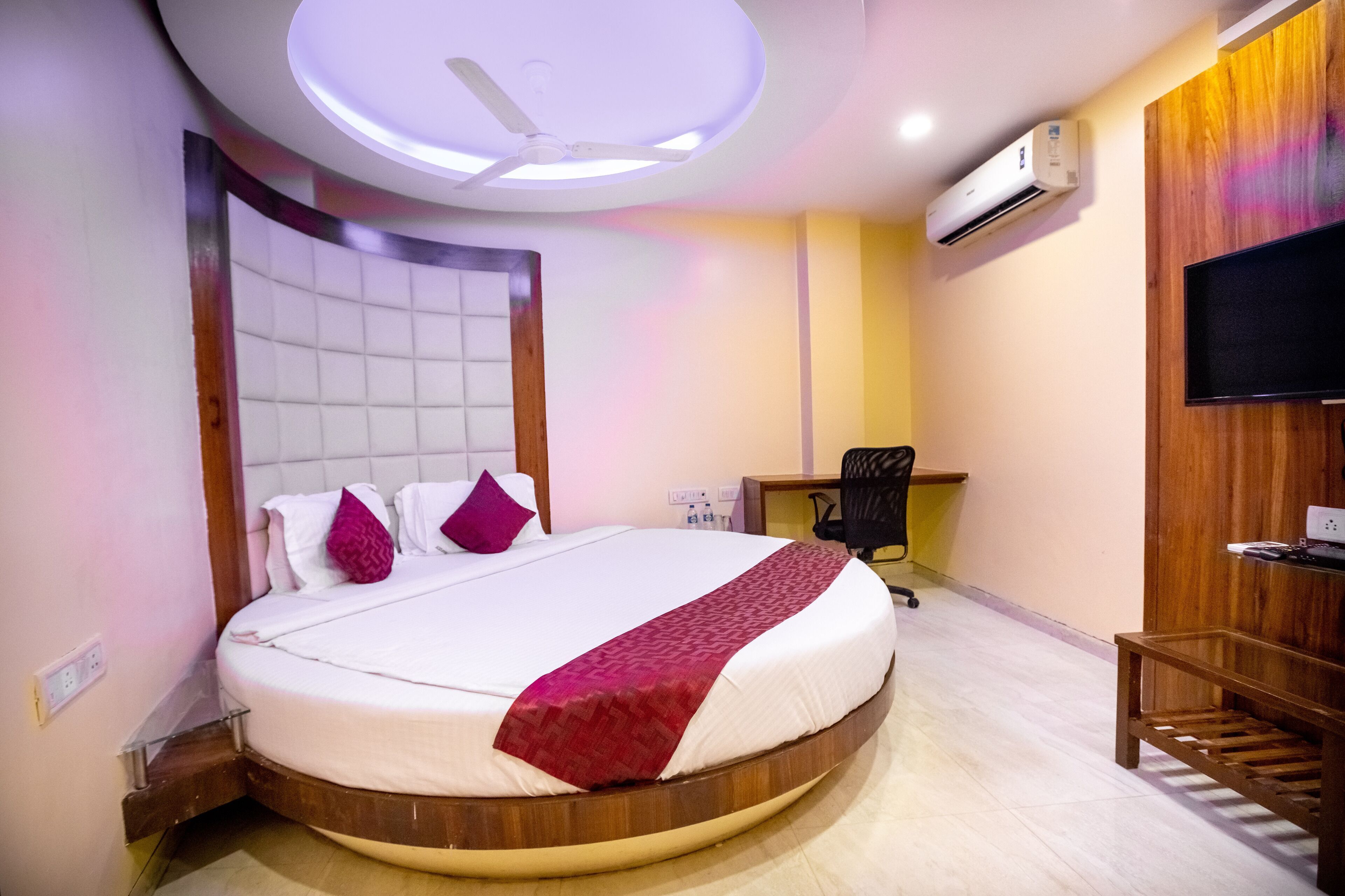 In-room safe, individually furnished, desk, soundproofing