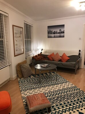 아파트, 더블침대 1개 및 소파베드 | 거실 공간